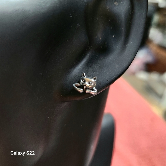 Full Body 2 in 1 Cat Earrings Silver Kitten Posts NWT Gift Idea Animal Cat Lover - Picture 4 of 7